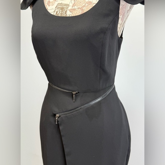 BCBGENERATION Black layered cap sleeve mini sheath dress w/ zipper detail size 6 - Picture 3 of 15